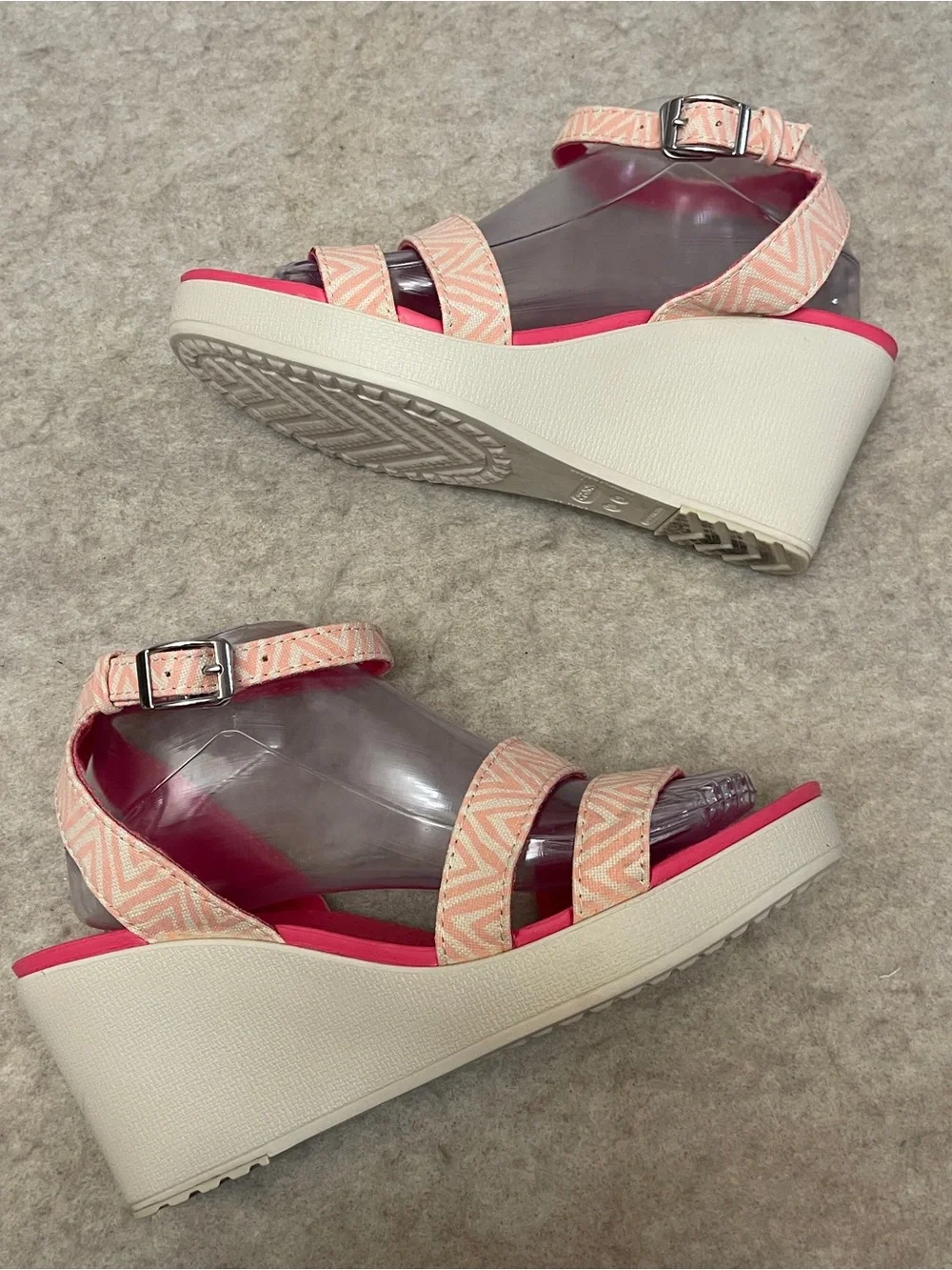 CROCS Leigh Graphic Ankle 2 Strap Wedge Comfort Sandals Womens size 9